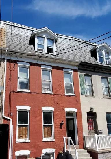 Main picture of 349 E Philadelphia St