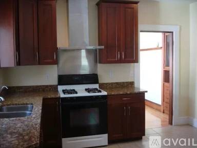Main picture of 41 Woodward Ave