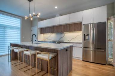 Main picture of 4434 S Drexel Blvd