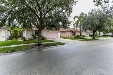 Main picture of 7381 NW 1st Mnr