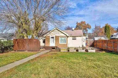 Main picture of 1214 W Chelan Ave