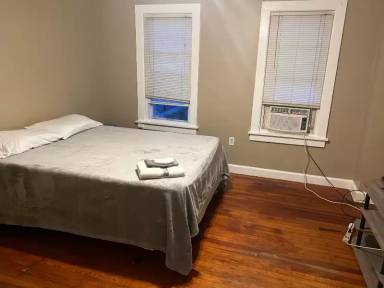 Main picture of 109 E Broad St