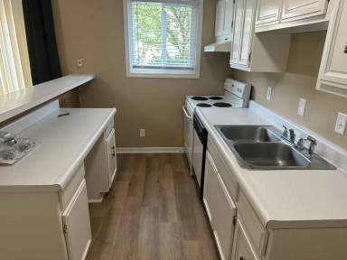 Main picture of 2500 Redwood Ct