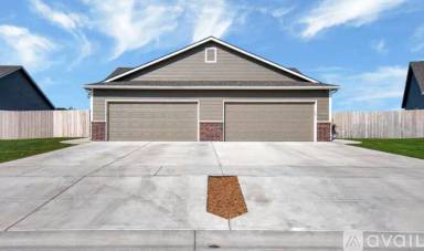 Main picture of 1327 N Azena St