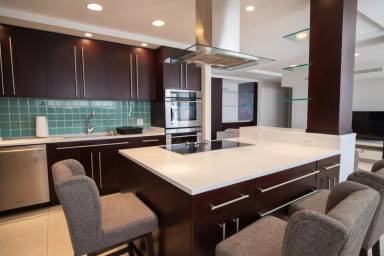 Main picture of 20 Calle Washington