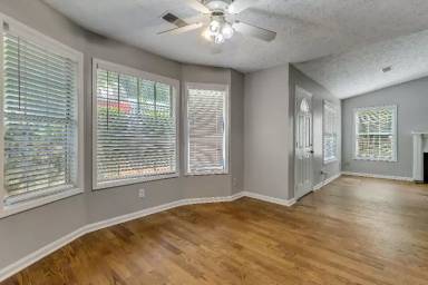 Main picture of 321 Farm Place Ct NE