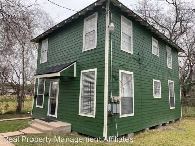 Main picture of 3354 Sauer St