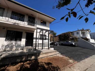 Main picture of 3005 E 8th St