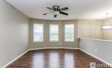Main picture of 469 Oak Village Dr