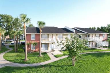 Main picture of 220 Lake Parsons Grn