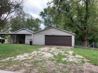 Main picture of 1405 Hedge Rd