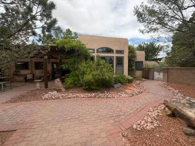 Main picture of 6105 Carousal Ave NW