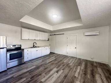 Main picture of 8 E Center St