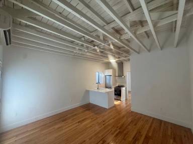Main picture of 3100 - 3114 London St