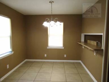 Main picture of 213 Stevenson St