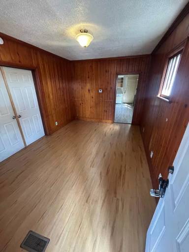 Main picture of 1630 E Division St