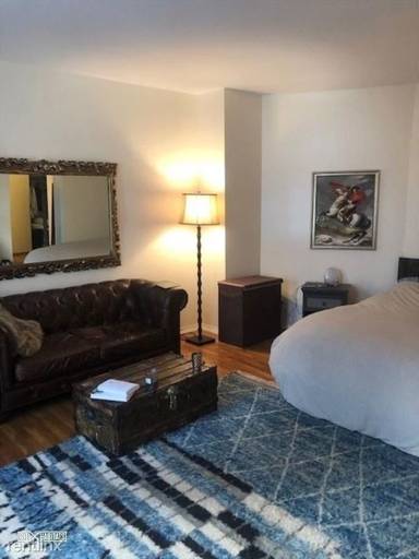 Main picture of 114 East 40th St