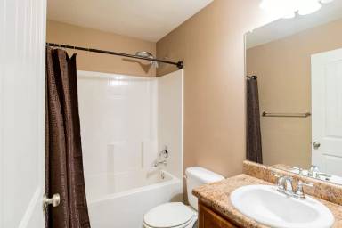 Main picture of 137 Creekview Dr