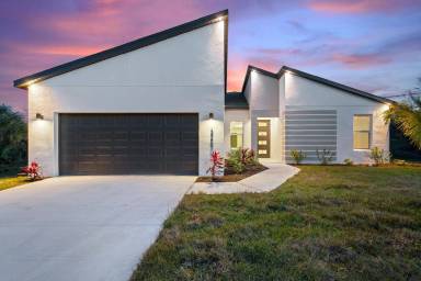 Main picture of 3360 Sernice St