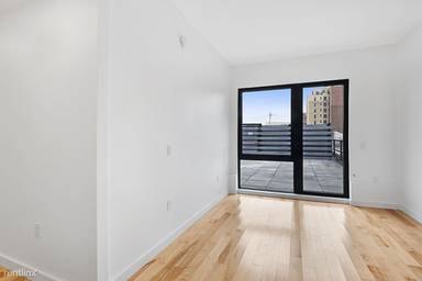 Main picture of 61 W 104th St