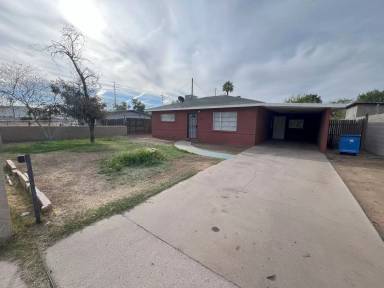 Main picture of 3037 E Brill St