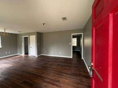 Main picture of 1401 S 26th Ave