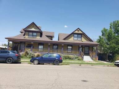 Main picture of 521 W 10th St