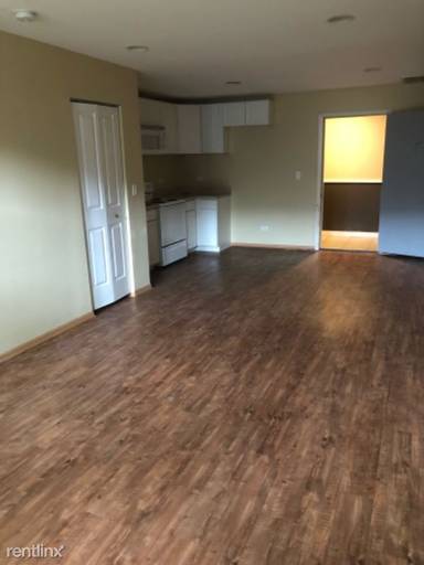 Main picture of 109 E Railroad St