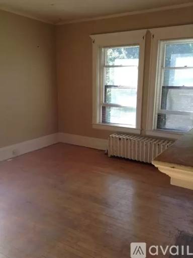 Main picture of 1902 E 1st St