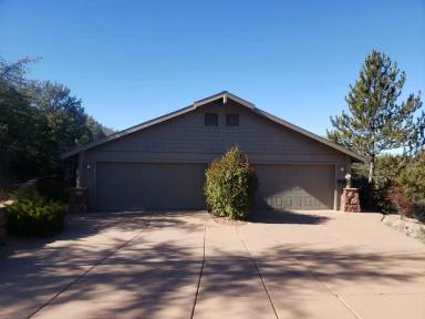 Main picture of 906 S Lakeview Dr