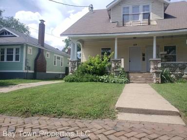 Main picture of 829 W Pershing St