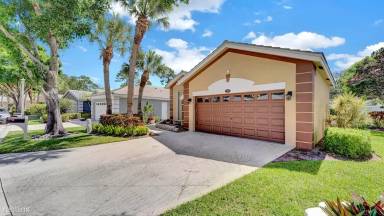 Main picture of 165 Harbor Lake Cir