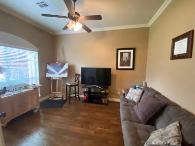 Main picture of 321 Wrought Iron Dr