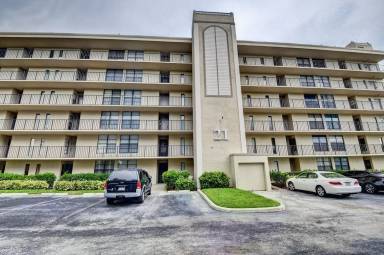 Main picture of 21 Royal Palm Way