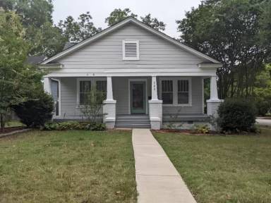 Main picture of 323 S Hampton Dr