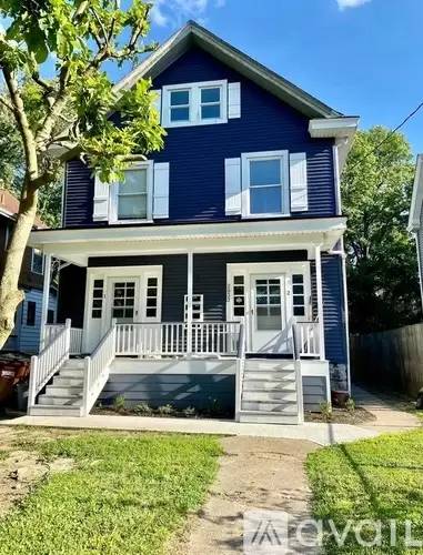 Main picture of 2033 Maple Ave