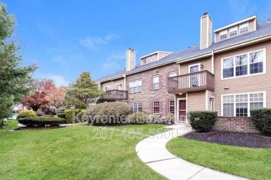 Main picture of 654B Woodford Ln