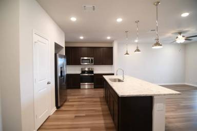 Main picture of 8019 Montclair Dr