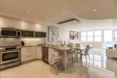 Main picture of Sea Air Towers Condo