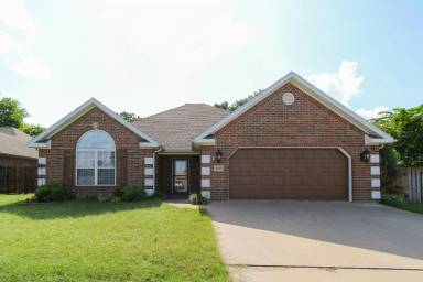 Main picture of 6304 S 38th St