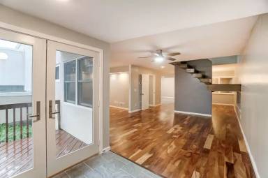 Main picture of 114 E Corry St