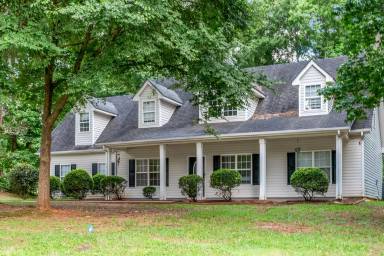 Main picture of 105 Bradford Pl