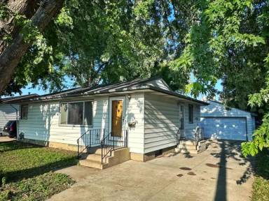 Main picture of 406 9th Ave NW