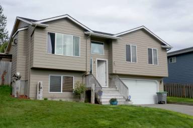 Main picture of 8 Auburn Ave