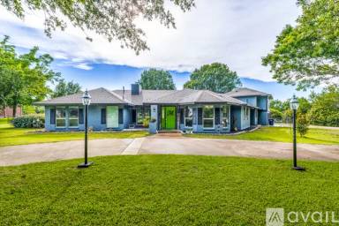 Main picture of 10713 Meadowbrook Blvd