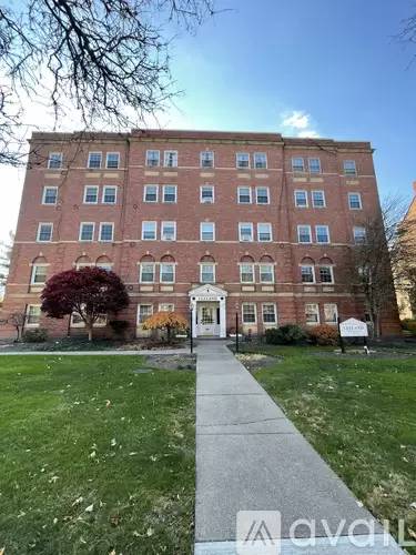 Main picture of 15820 Van Aken Blvd