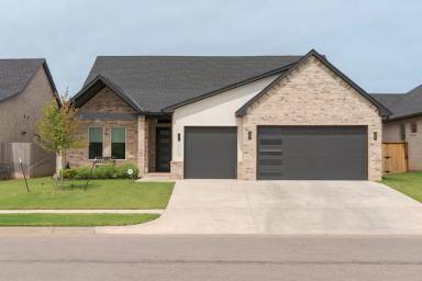 Main picture of 15945 Aparados Way