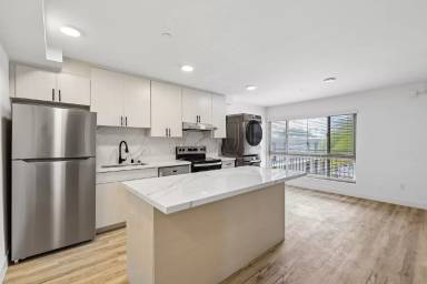 Main picture of 2330 Grand Ave