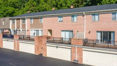 Main picture of 8204 Wooster Pike