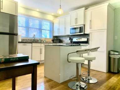 Main picture of 212 Circular St